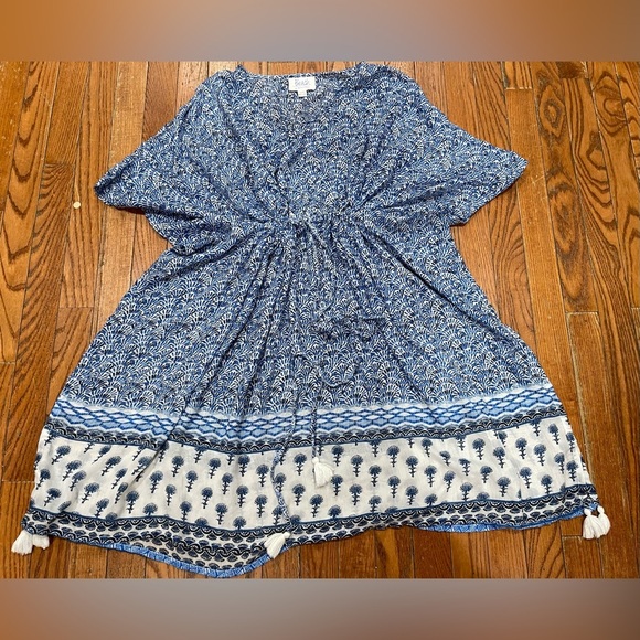 Beach by Beachlunchlounge
Blue and White Floral Top - Picture 8 of 11